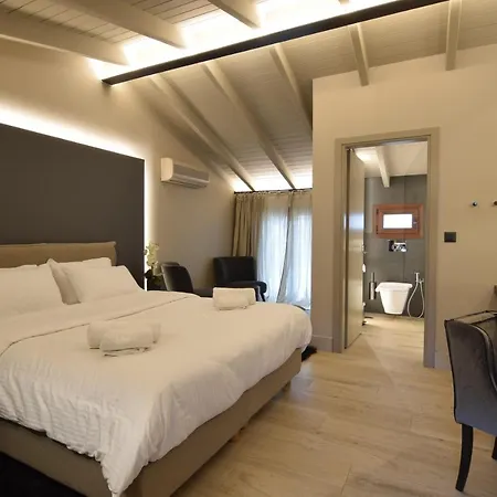 Anesis 3* كالافريتا