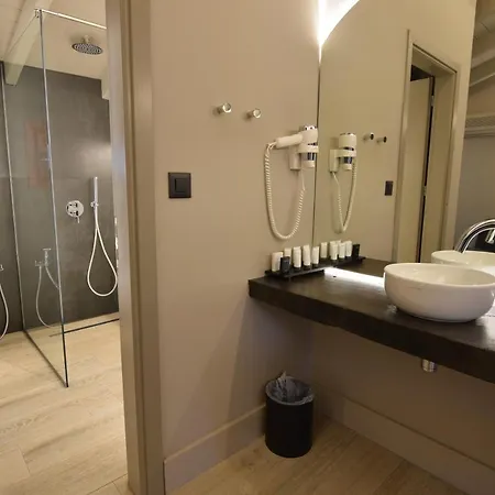 فندق Anesis كالافريتا