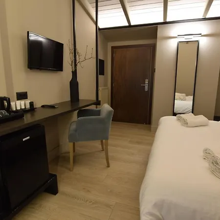 Anesis ホテル カラブリタ