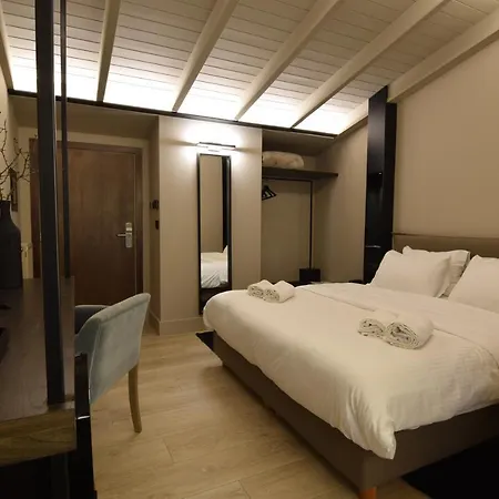 ホテル Anesis カラブリタ