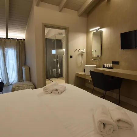 Anesis ホテル カラブリタ