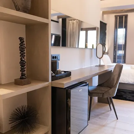 فندق Anesis كالافريتا