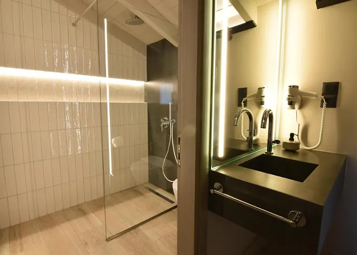 Anesis 3* Калаврита